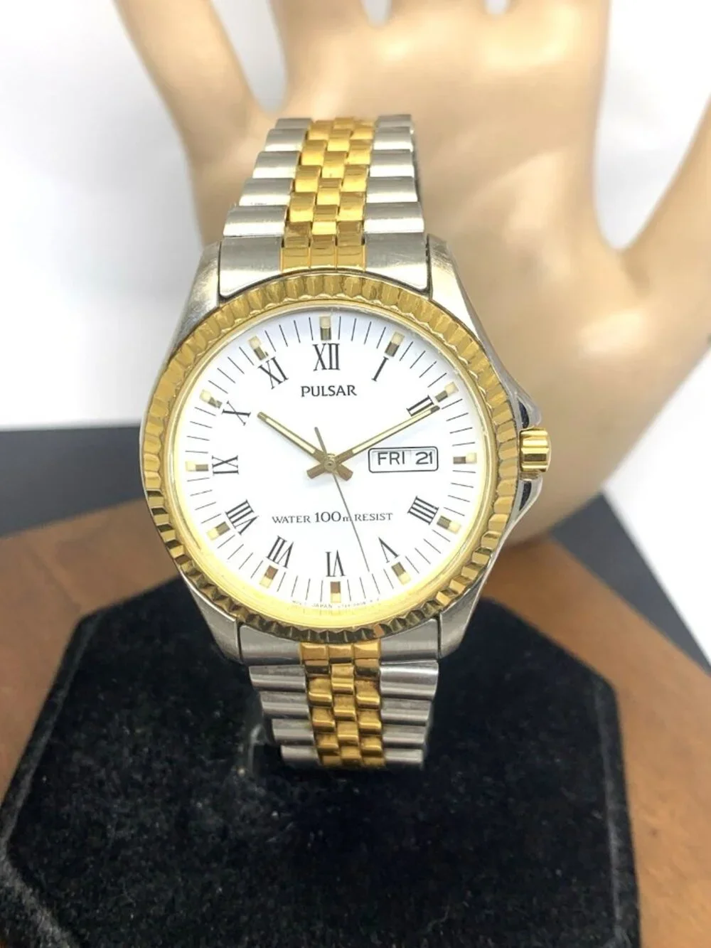 Pulsar Men's Watch V733-0A00 Vintage Quartz White Dial Day Date Two Tone Steel